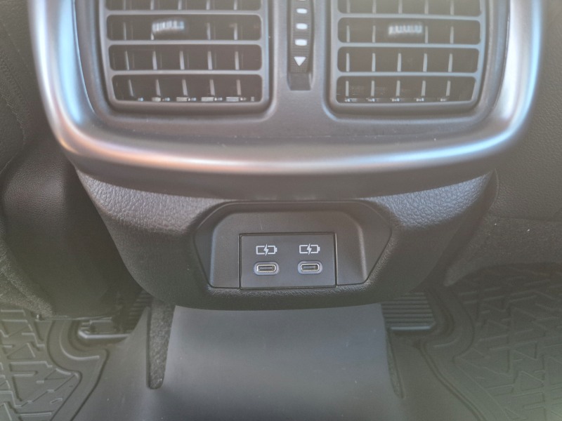 Toyota Hilux SRV.