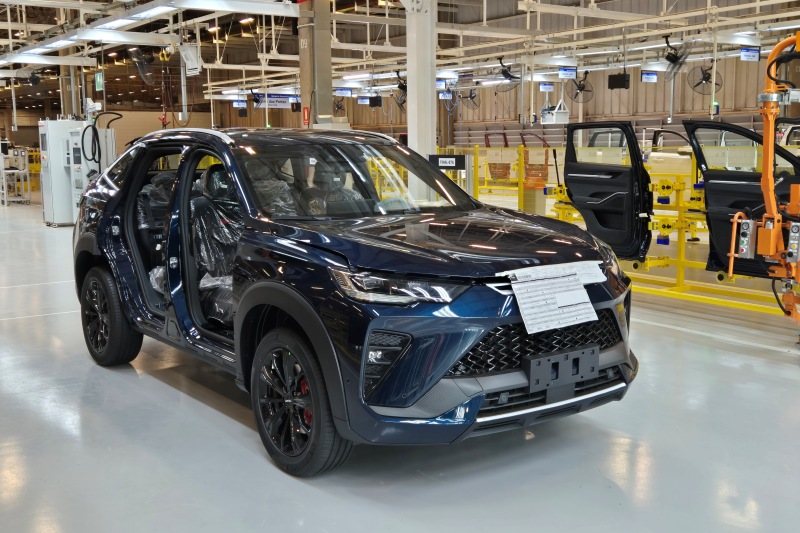 Fábrica brasileira da GWM em Iracemápolis com um Haval H6 GT produzido no local.