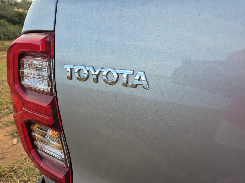 Toyota Hilux SRV.