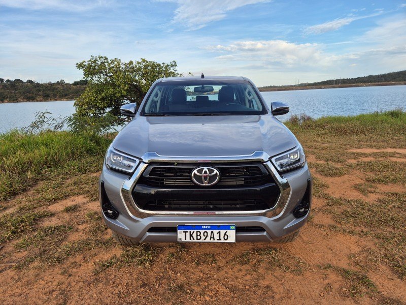 Toyota Hilux SRV.