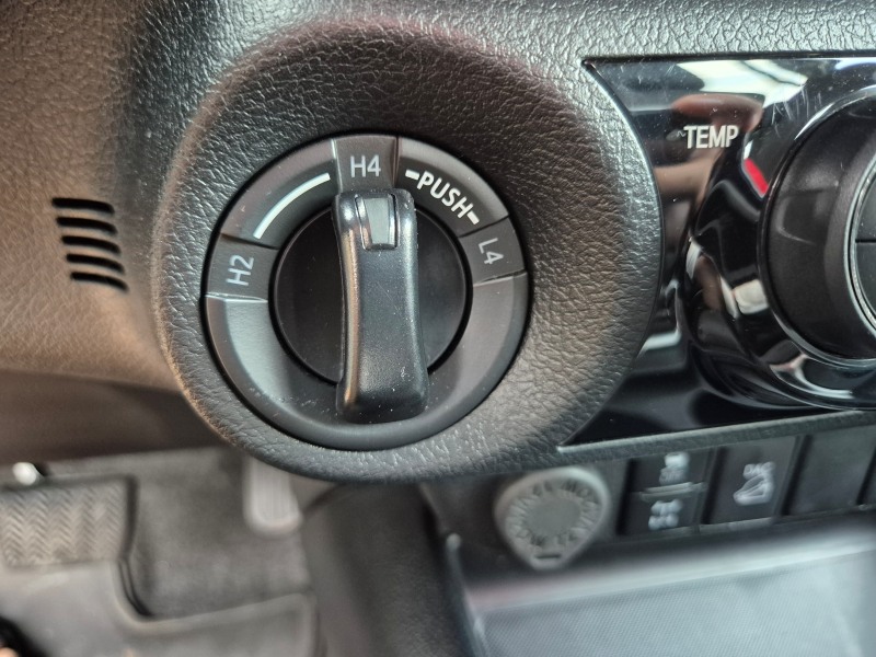 Toyota Hilux SRV.