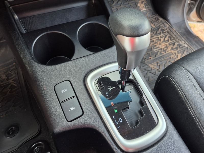Toyota Hilux SRV.