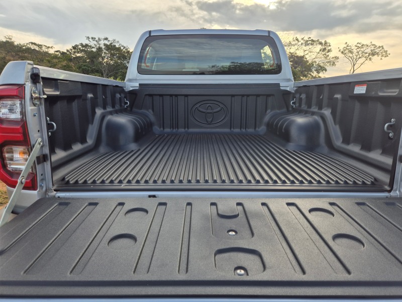 Toyota Hilux SRV.