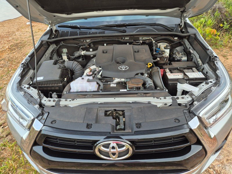 Toyota Hilux SRV.