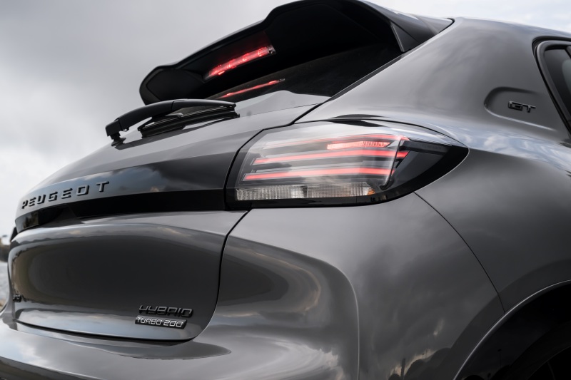 Peugeot 208 GT T200 Hybrid AT.