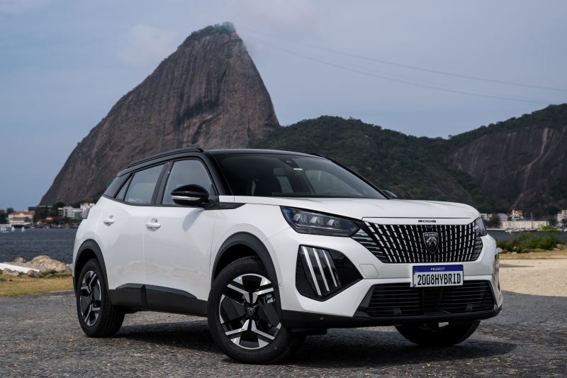 Peugeot 2008 GT T200 Hybrid AT.