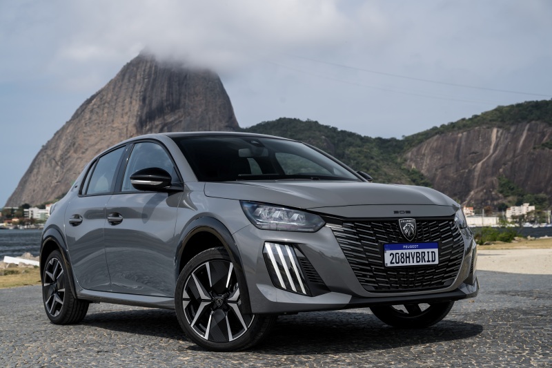 Peugeot 208 GT T200 Hybrid AT.