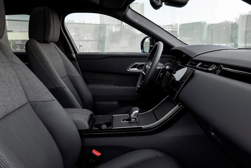 Range Rover Velar Autobiography.
