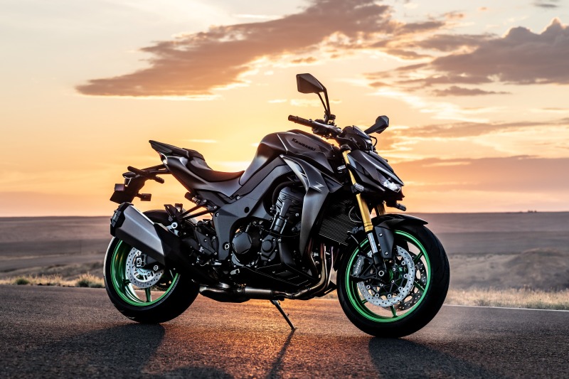 Kawasaki apresenta a naked esportiva Z1100 em duas versões