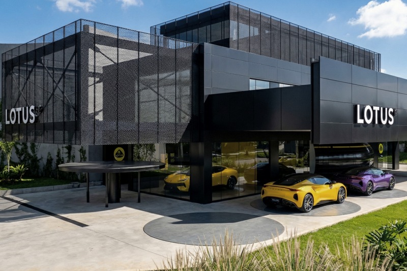 Projeção concessionária Lotus em São Paulo.