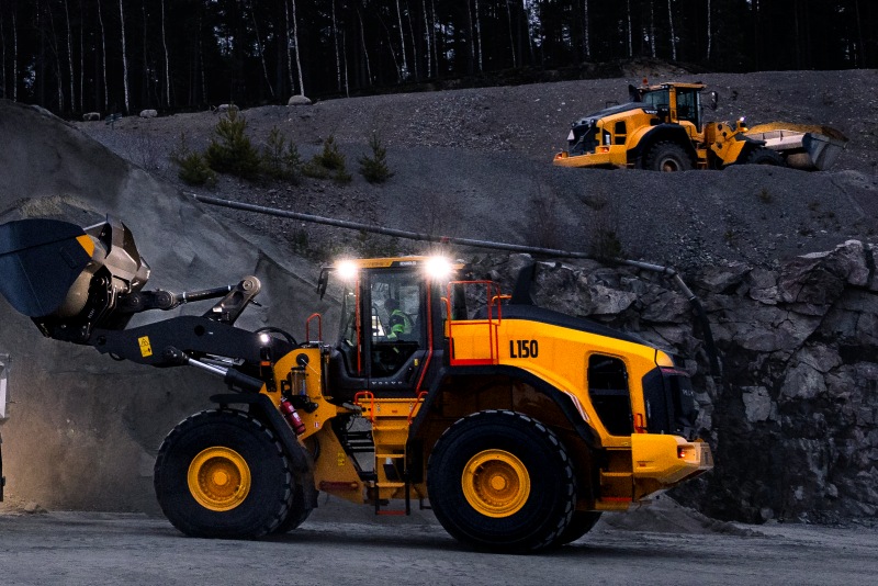 Tratores carregadeiras Volvo CE L150 e L180.
