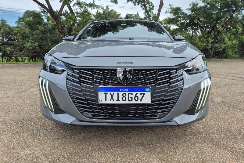 Peugeot 208 GT Hybrid.