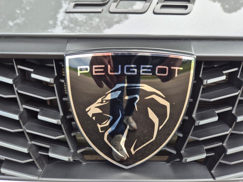 Peugeot 208 GT Hybrid.