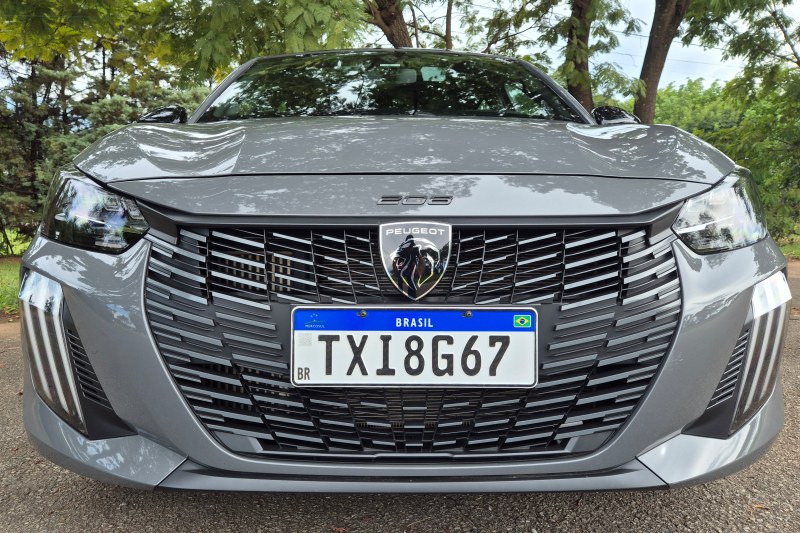 Peugeot 208 GT Hybrid.