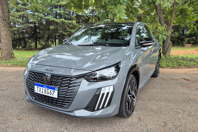 Peugeot 208 GT Hybrid.
